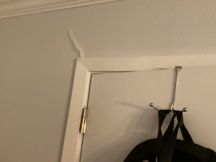 IMG_0504 Diagonal Cracks above doors