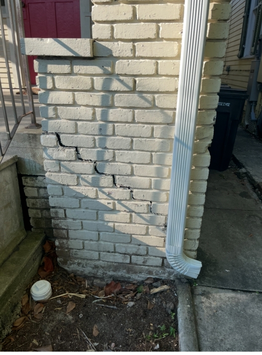 Cracks in Brick Column